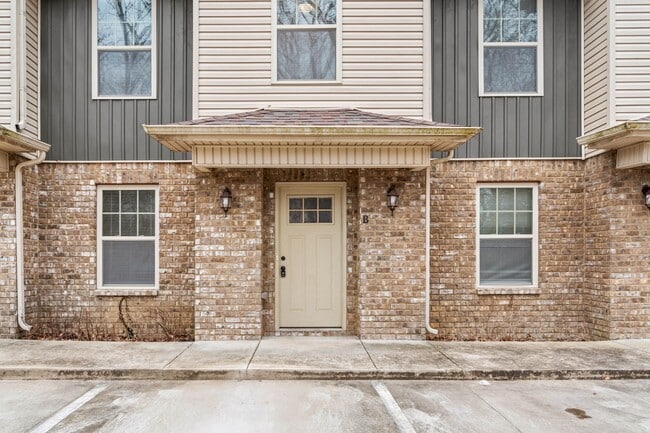 1560 E Knollwood Cir Unit B