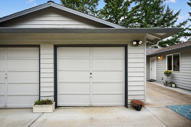 Photo - 119 SE Sweetbriar Ln