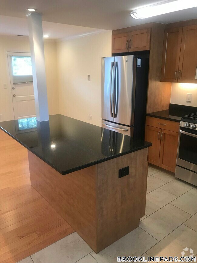 Building Photo - 567 VFW Parkway Rental