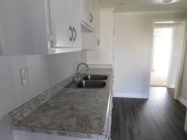 Valencia Apartments