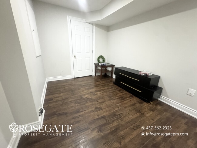 Photo - 2-Bedroom + Den Basement Apartment with Internet & Parking – Brampton Unité 2