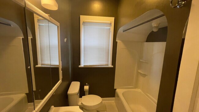 Super cool remodeled bathroom - 832 Lake Ave House