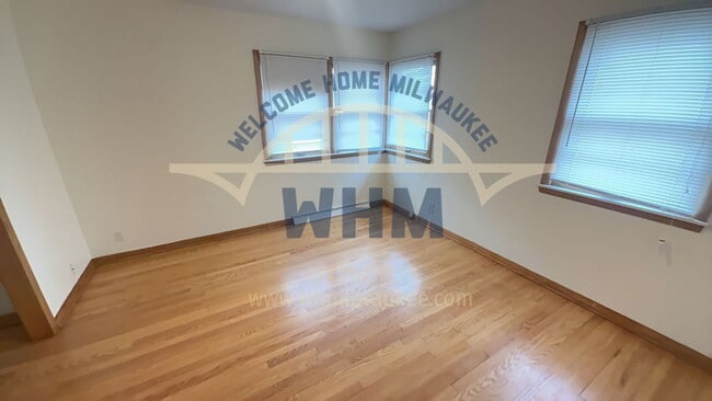 Photo - 616 N 99th St