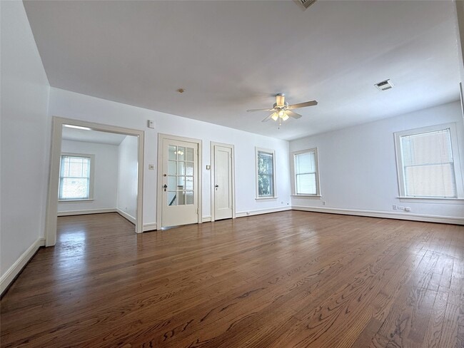 Photo - 2311 Wroxton Rd