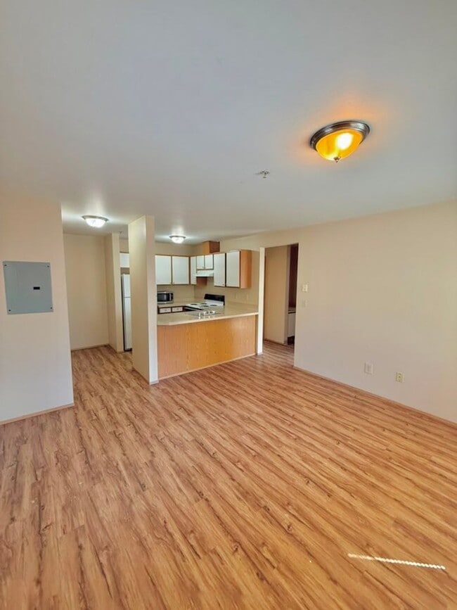 4236 7th Ave NE Unidad 8