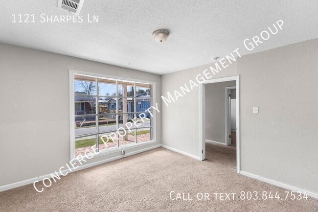 Photo - 1121 Sharpes Ln