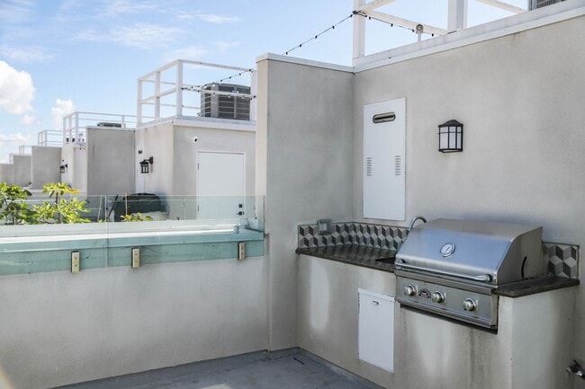 1828 1/2 S. Redondo Blvd