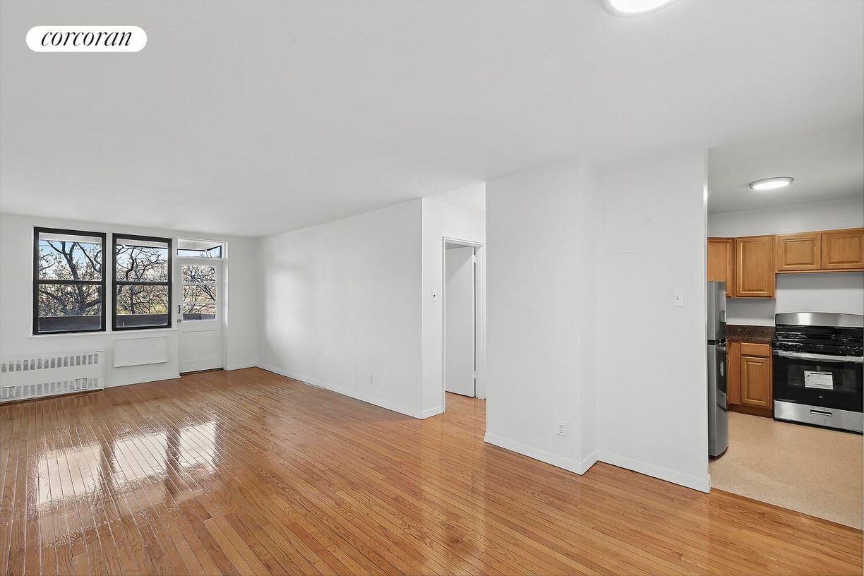 Photo - 201 Ravine Ave