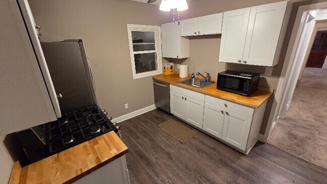 Photo - 7318-7320 Wakefield Ave Unit 7318