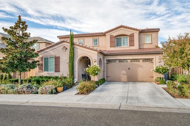 Photo - Beautiful 5 bedroom / 4 bath near Clovis East