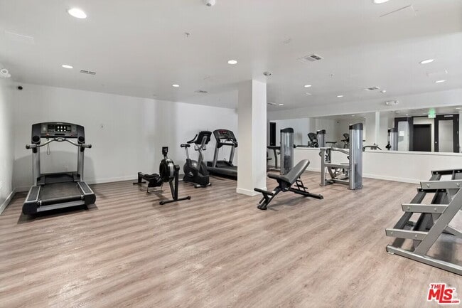Photo - 5020 Woodman Ave Unidad 317