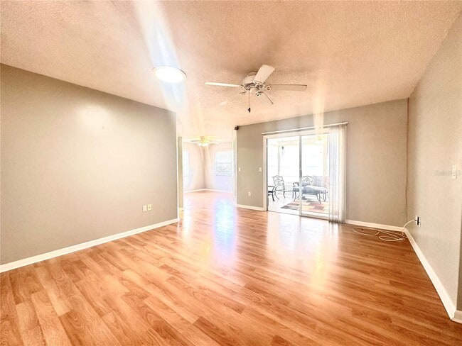 Photo - 1649 Selkirk Dr