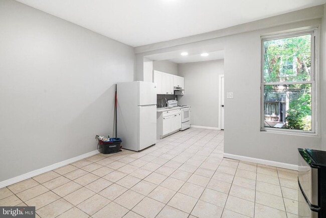 Building Photo - 3857 Wyalusing Ave