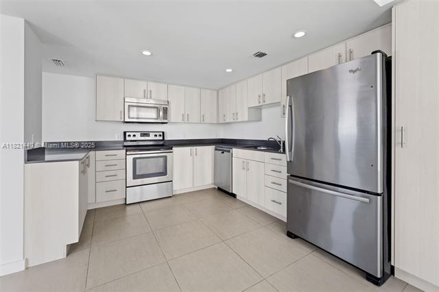 910 West Ave