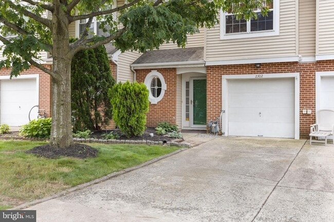 Photo - 2302 Harvard Dr