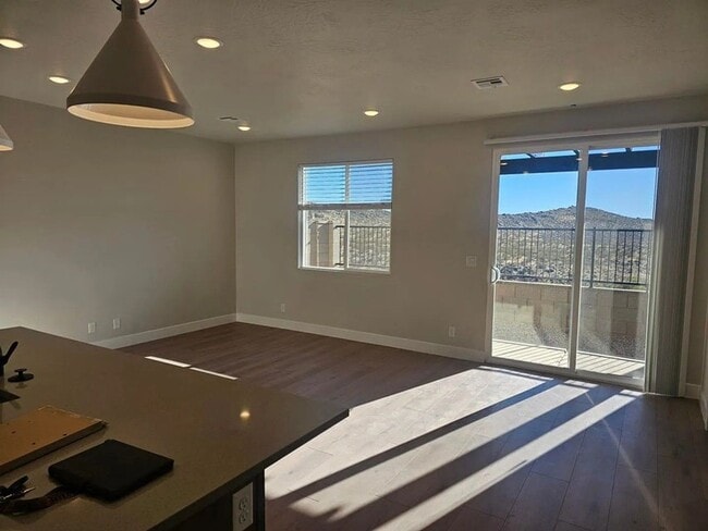 Photo - Spacious 4 Bedroom Townhome in Washington!