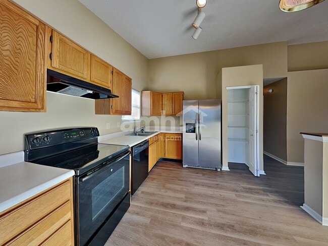 Photo - 1903 E Maple Park Dr