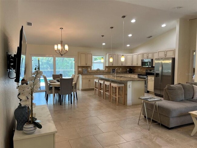 Photo - 1087 Petronia St