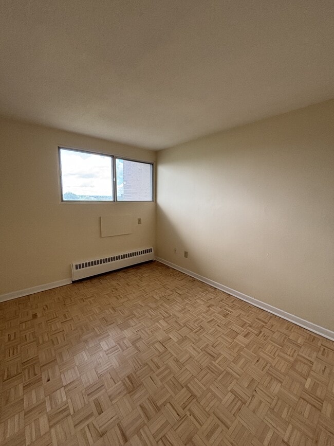Building Photo - 345 Laurier Ave E Unit 706