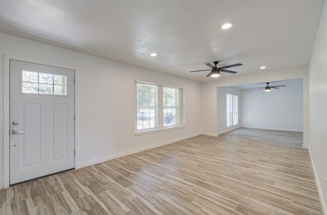 Photo - 591 River Plantation Dr