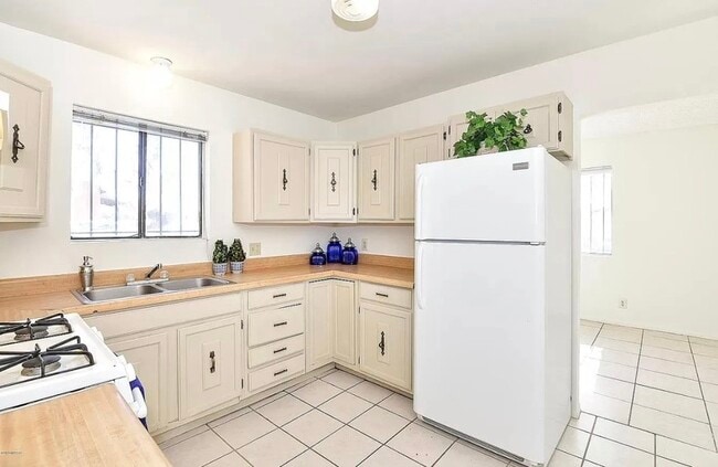 Photo - 902 E Elm St