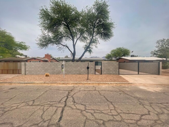 Photo - 4349 E Lester St