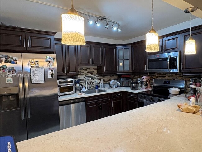 Building Photo - 1200 NE Miami Gardens Dr Unit 718W