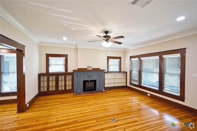Building Photo - 576 W Coll St Rental