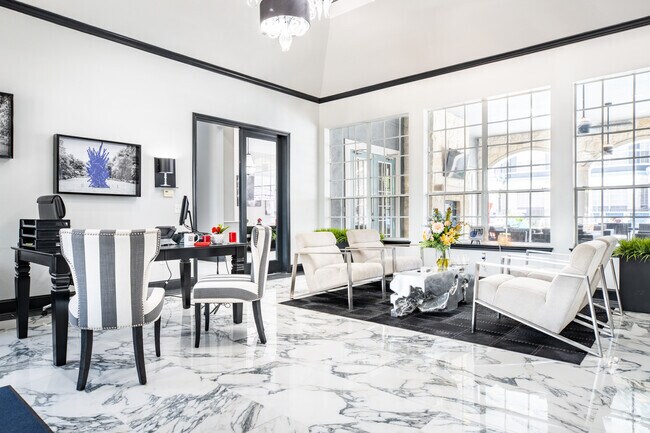 Oficina de arrendamiento - Lakeside at La Frontera