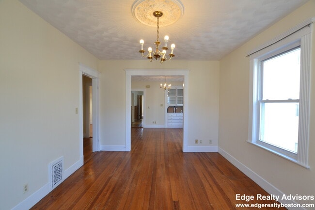 Photo - 39 Montfern Ave Unidad 2