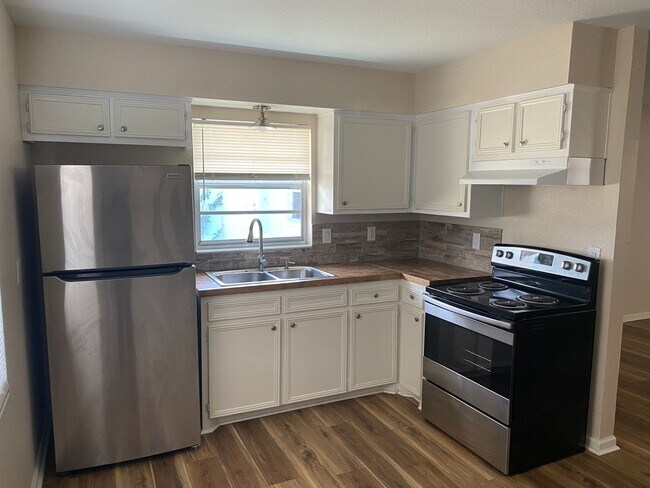 Photo - Locke Street Triplex Units Unidad 907  101