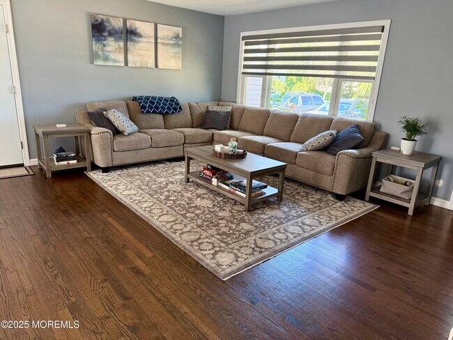 Photo - 484 Branchport Ave