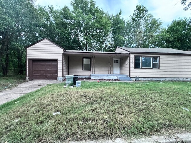Building Photo - For Rent: Freshly Remodeled 3-Bed, 2-Bath ... Rental