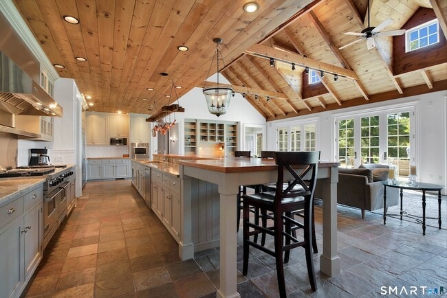 55 Bishop Ln