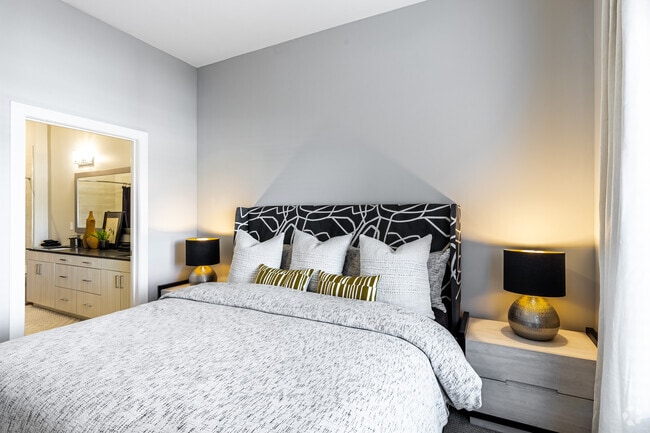 2BR, 2BA - 1150SF