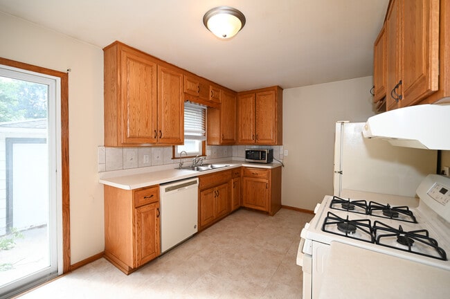 Photo - 2502 24th Ave NW