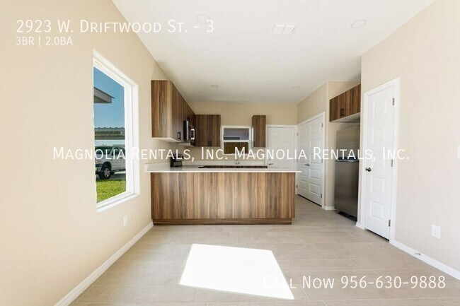 Photo - 2923 W Driftwood St Unit 3