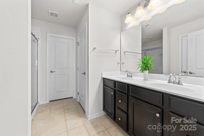 Photo - 6702 Carradale Way