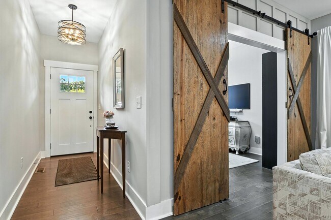 Photo - Charming 3 Bed 2.5 Bath Furnished Cottage COMING SOON!