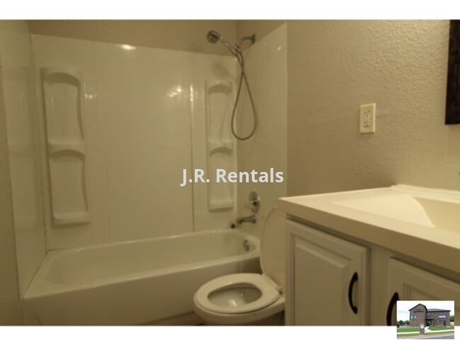 Photo - 2102 Hunt Dr