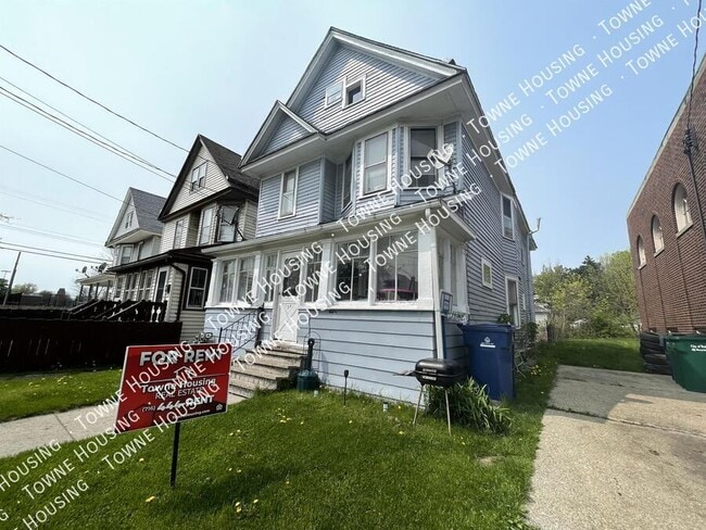 Building Photo - 124 Ludington St Unit 1