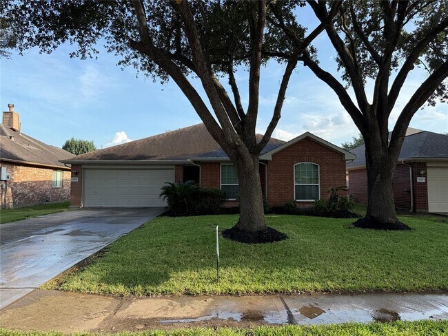 Building Photo - 15615 Lost Maples Dr Rental