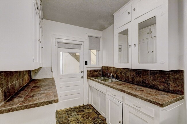 Photo - 1 Bed 1 Bath apartment in Okc close to Plaza District!