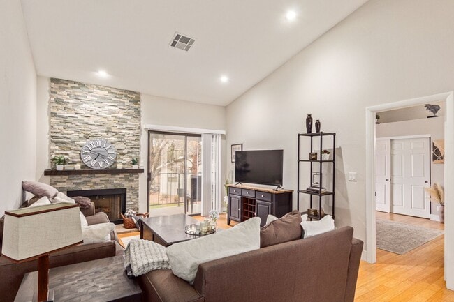 Photo - Renovated 2 bedroom furnished condo