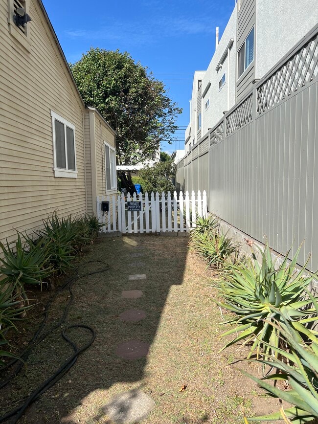 Photo - 1233 22nd St Unidad 1233 22nd st  b