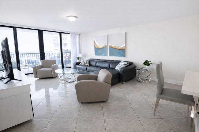 Building Photo - 2101 S Ocean Dr Unit 606