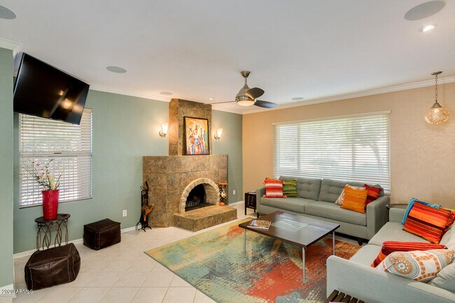 Photo - 924 N 86th Way