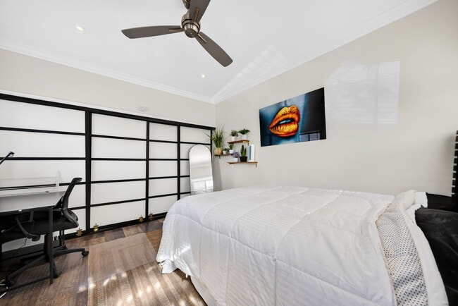 Photo - 5917 Lexington Ave