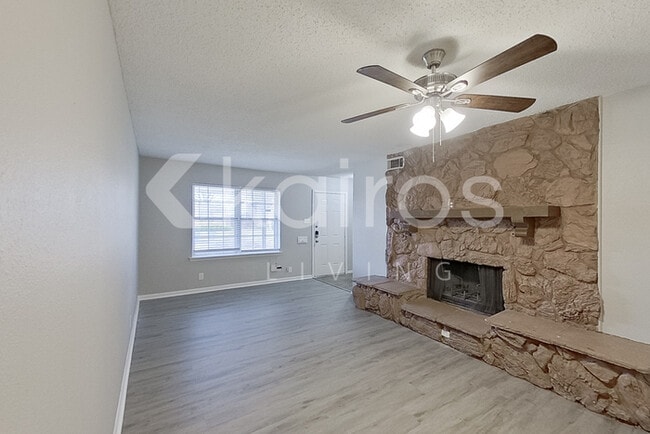 Photo - 738 Willowood Ln