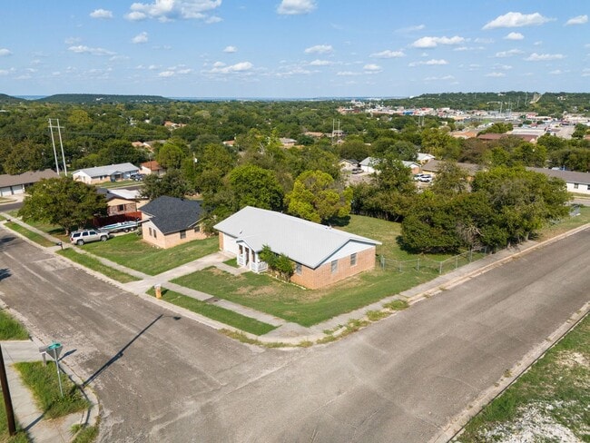 Photo - 1405 Hillside St